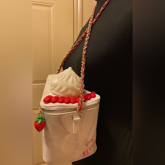 Betsey Johnson Strawberry Shortcake Novelty Crossbody Purse Kitschy Whimsical - Picture 3 of 8